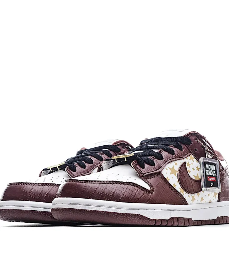 Supreme x  Nike SB Dunk Low
