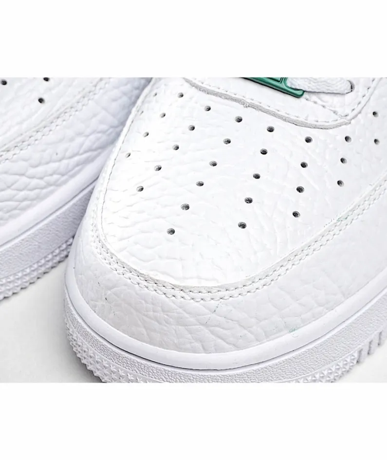 Nike Air Force 1 07 Low Top Sneakers