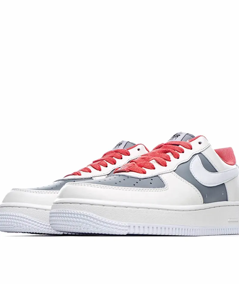 Nike Air Force 1 07 Low Top Sneakers