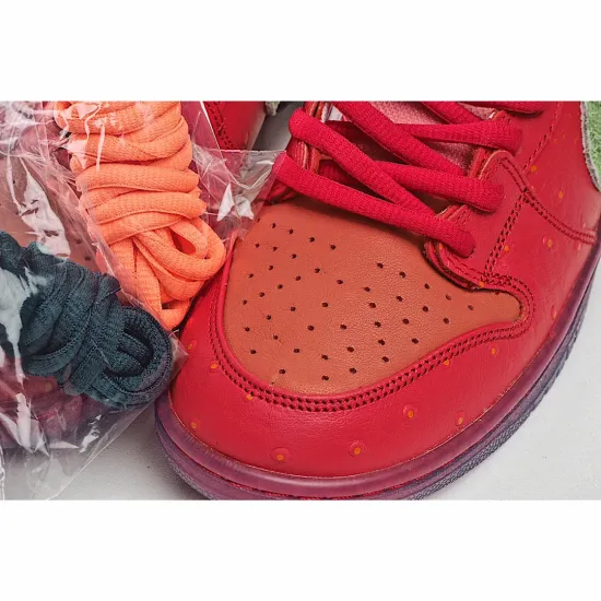 Nike SB Dunk High Pro QS 