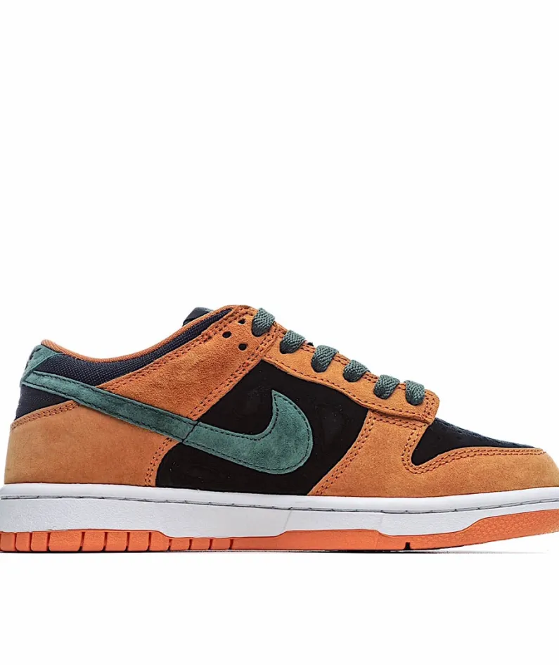 Nike SB Dunk Low SPCeramic Low Top Sneakers