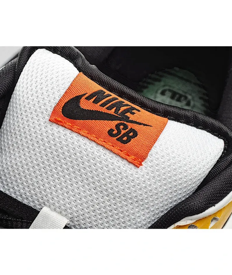 Nike SB Dunk Low Raygun Sneakers