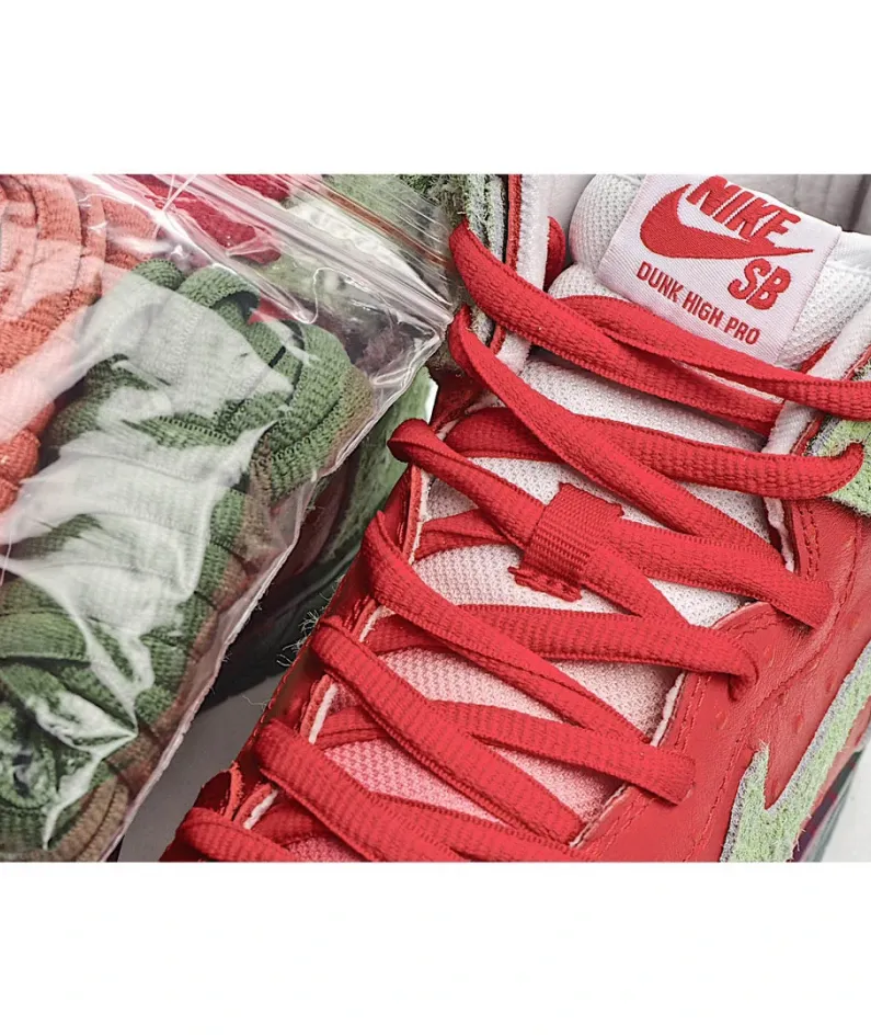 Nike SB Dunk Hi“Strawberry Cough