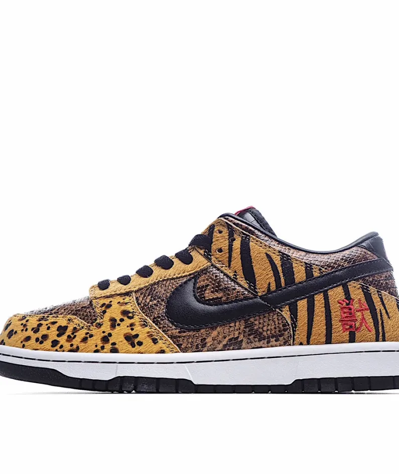 Nike SB Dunk Low Low-Top Sneakers