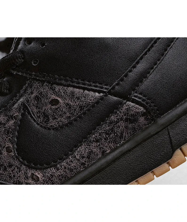 Nike SB Dunk Low Low-Top Sneakers