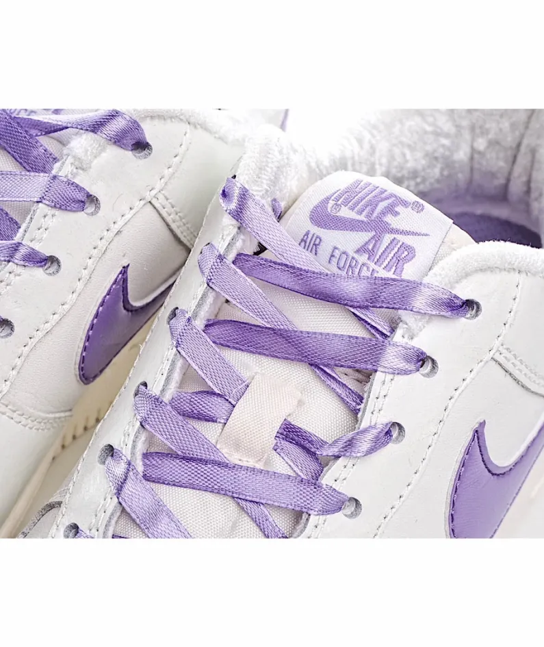 Nike Air Force 1 Low-Top Sneakers