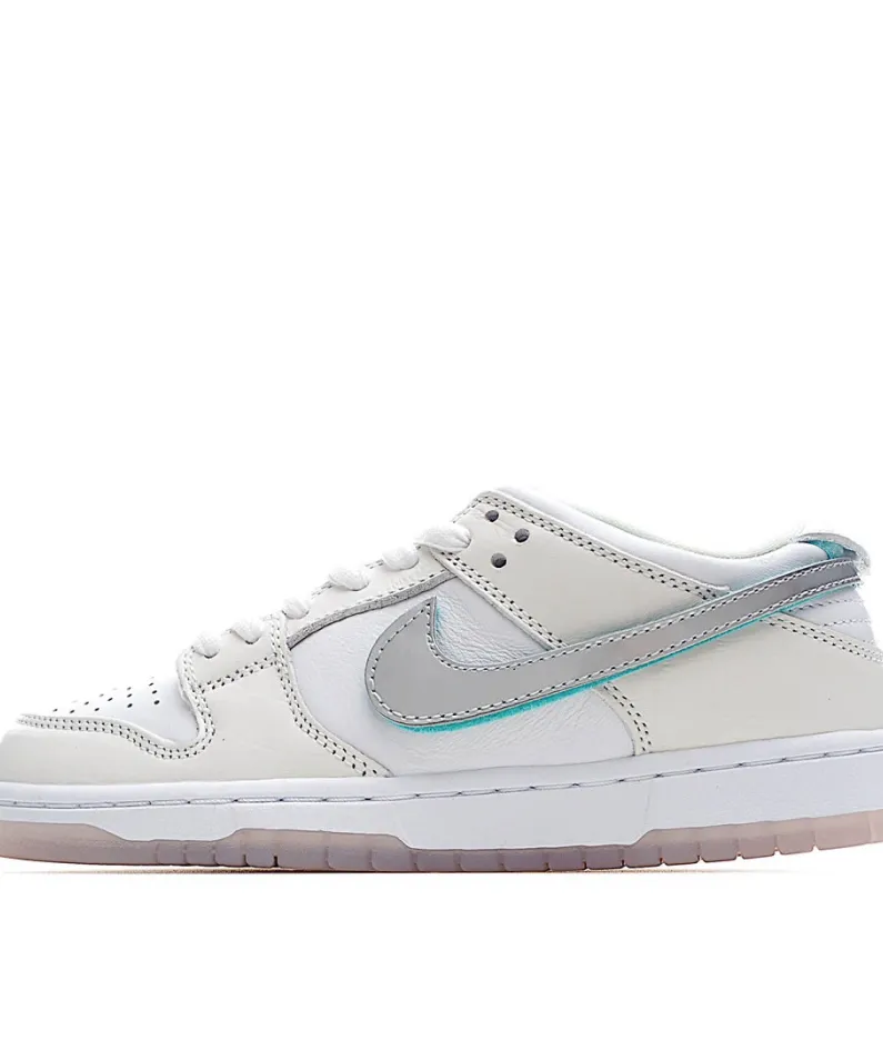 Nike SB Dunk Low Low-Top Sneakers