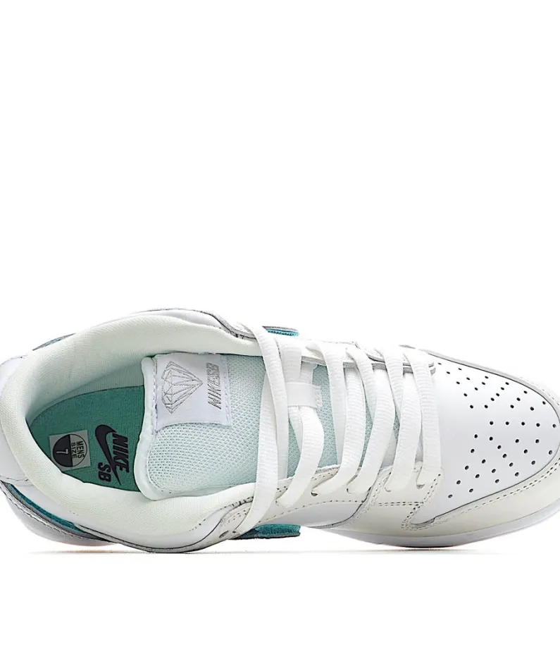 Nike SB Dunk Low Low-Top Sneakers