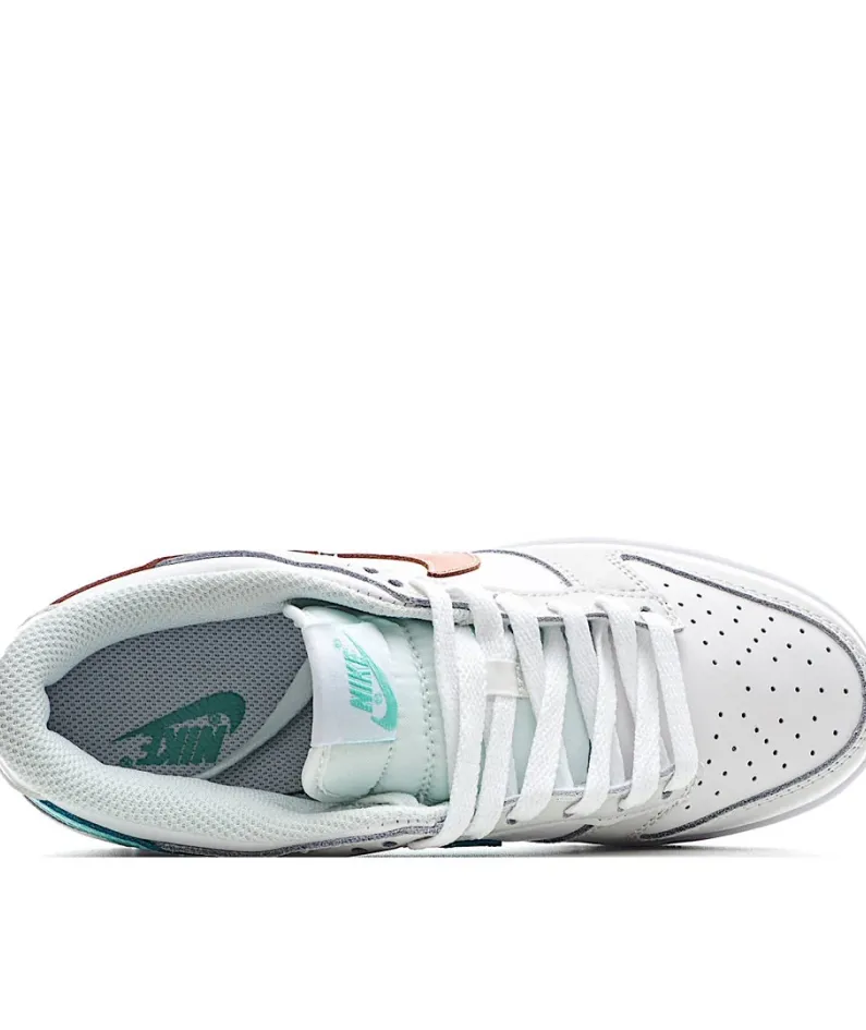 Nike Dunk SB Low Sneakers