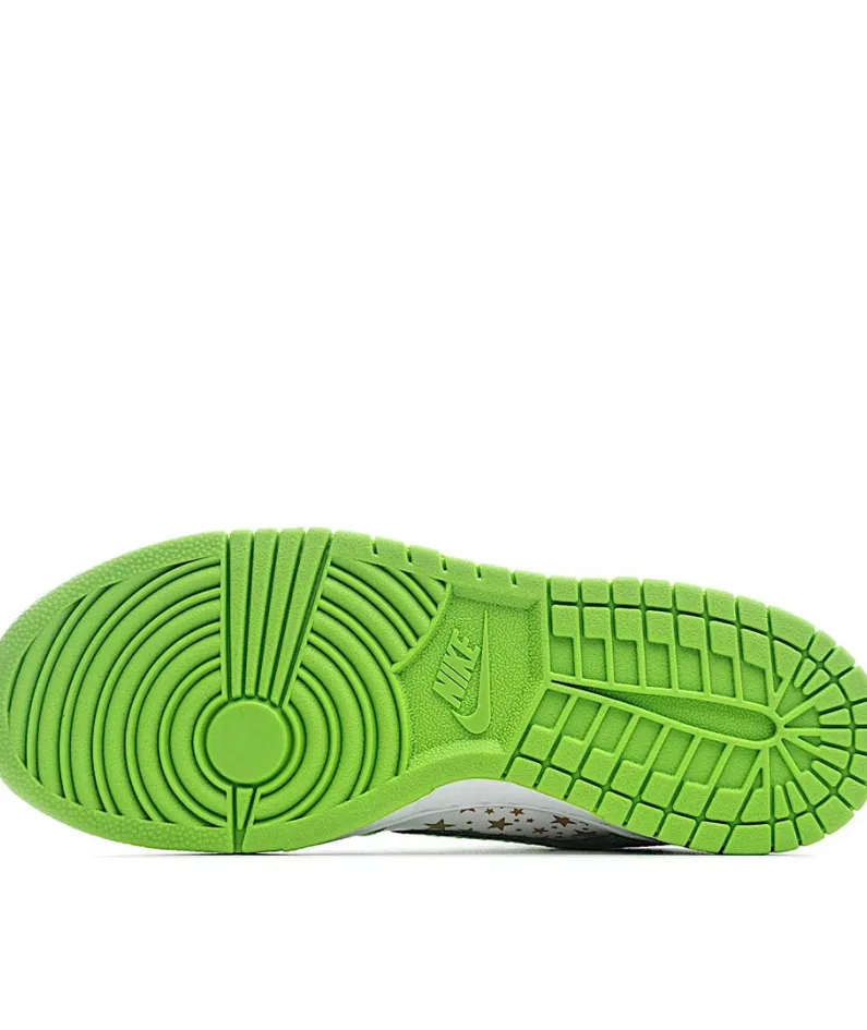 Supreme x Nike SB Dunk Low Sneakers