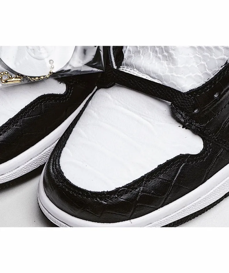 Air Jordan 1 Retro High OG 'Black/White'