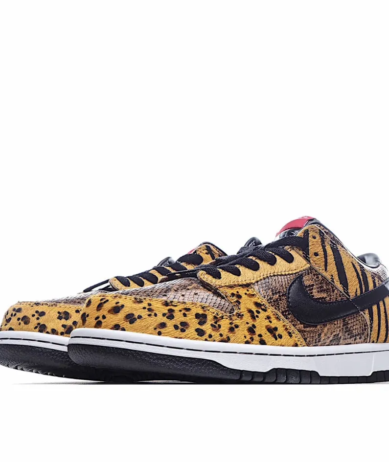 Nike SB Dunk Low Low-Top Sneakers