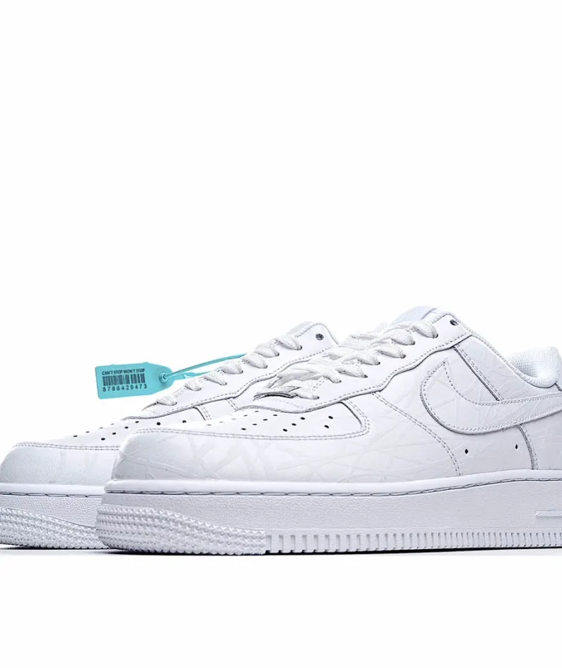 Nike Wmns Air Force 107White/Noctilucente Low-Top Sneakers