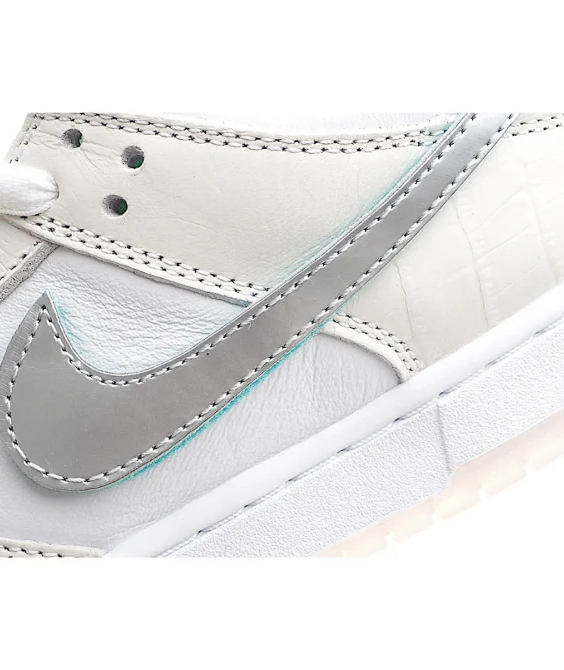 Nike SB Dunk Low Low-Top Sneakers