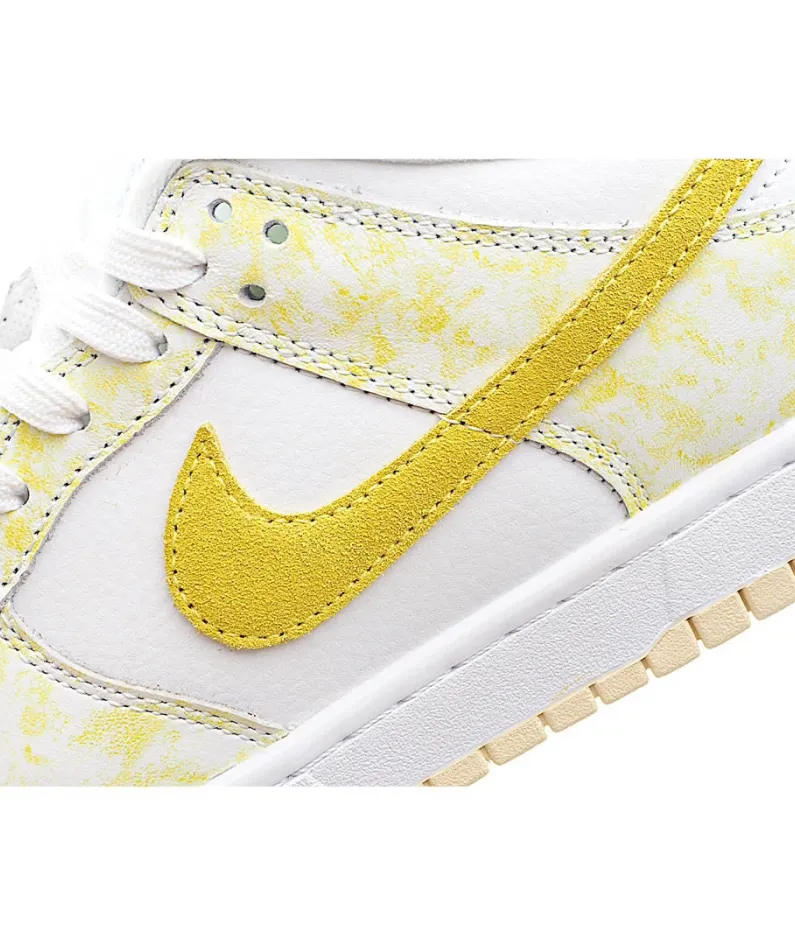 Nike SB Dunk Low GSYellow StrikeY Low Top Sneakers
