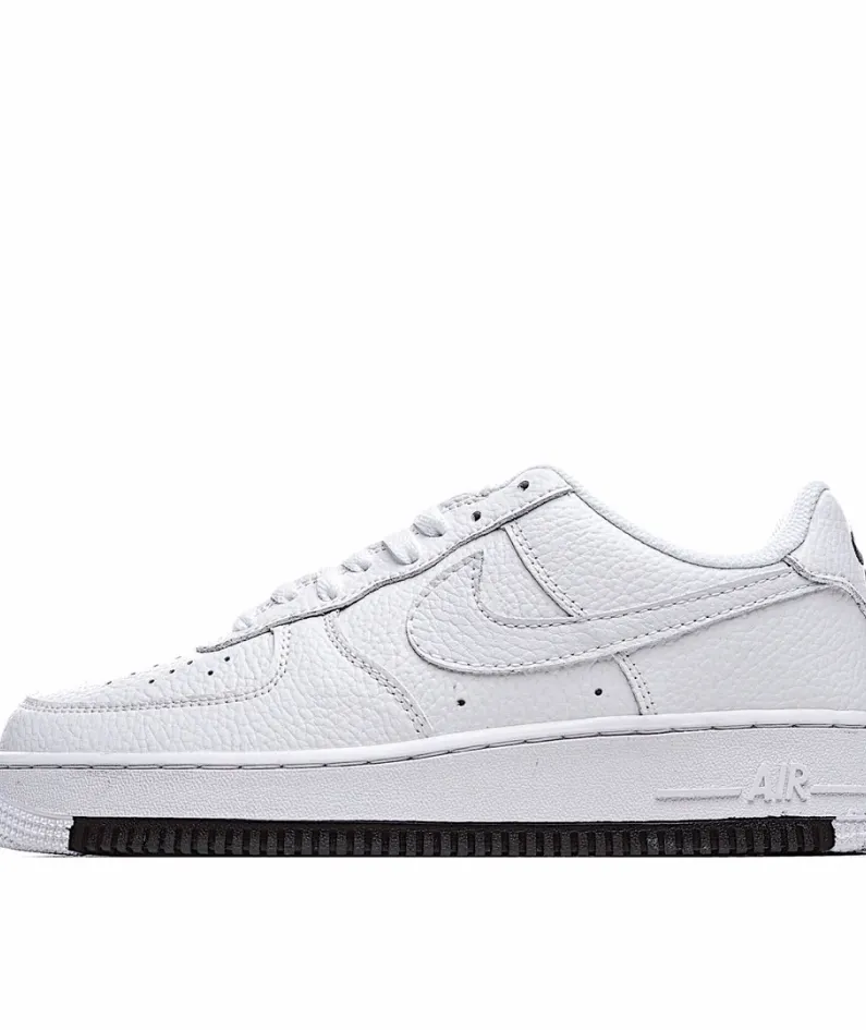 Nike Air Force 1 07 Low Low Top Sneakers