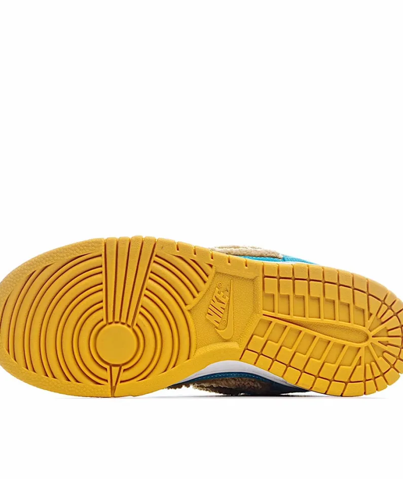 Nike SB Dunk Low Low-Top Sneakers