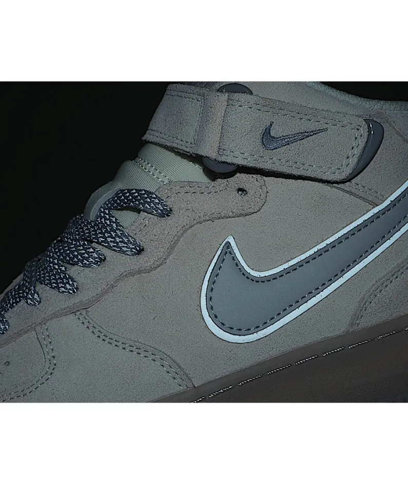Nike Air Force 1 Mid Sneakers