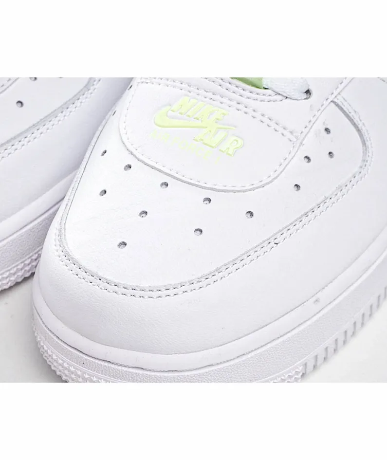Nike AIR FORCE 107 Sneakers Yellow