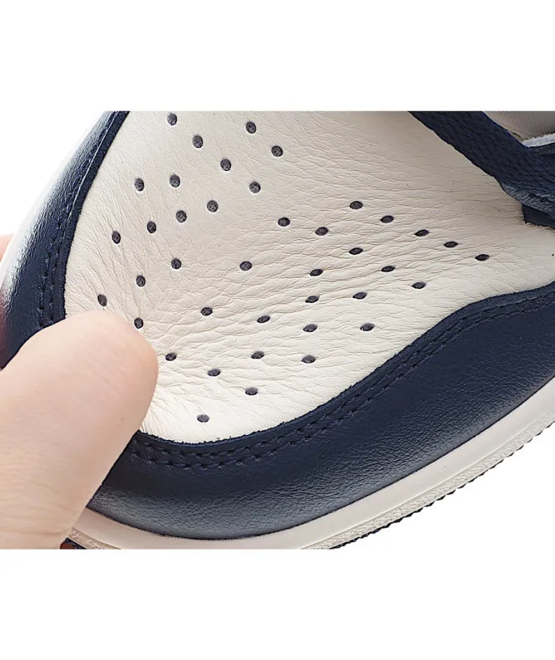Air Jordan 1 Retro High OG 'Obsidian'
