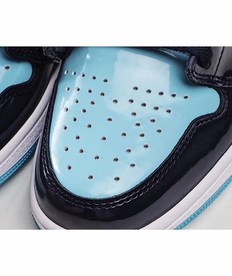 Wmns Air Jordan 1 Retro High OG 'Blue Chill'