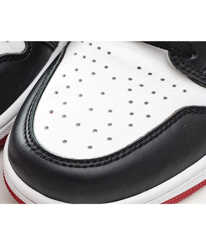 Air Jordan 1 Retro High OG 'Black Toe' 2016