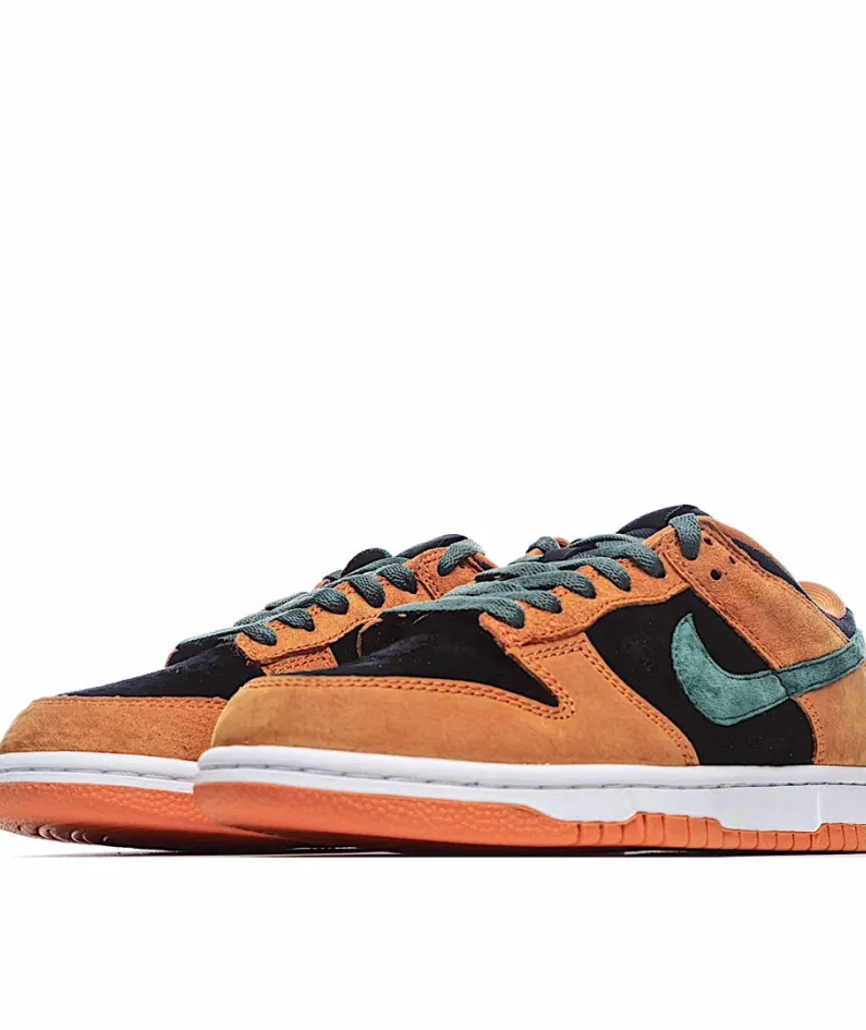 Nike SB Dunk Low SPCeramic Low Top Sneakers
