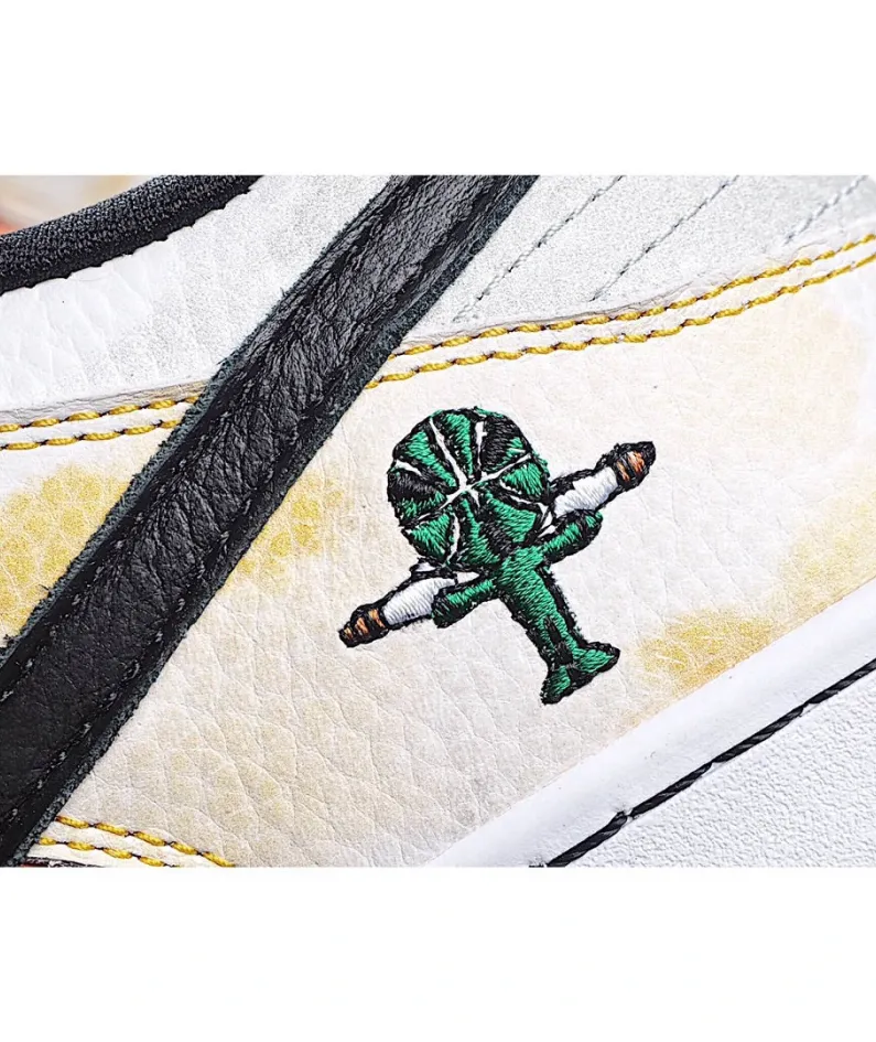 Nike SB Dunk Low “Raygun