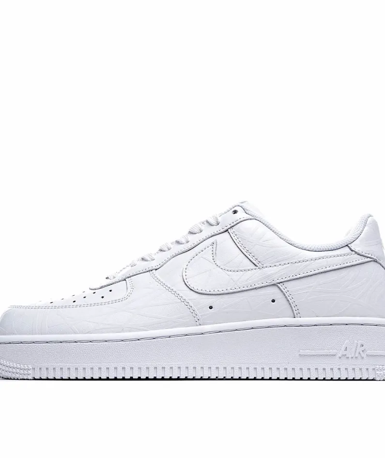 Nike Wmns Air Force 107White/Noctilucente Low-Top Sneakers