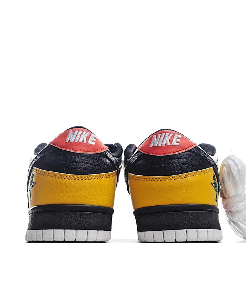 Nike SB Dunk Low Raygun 