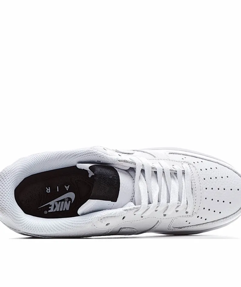 Nike Air Force 1 07 Low Low Top Sneakers