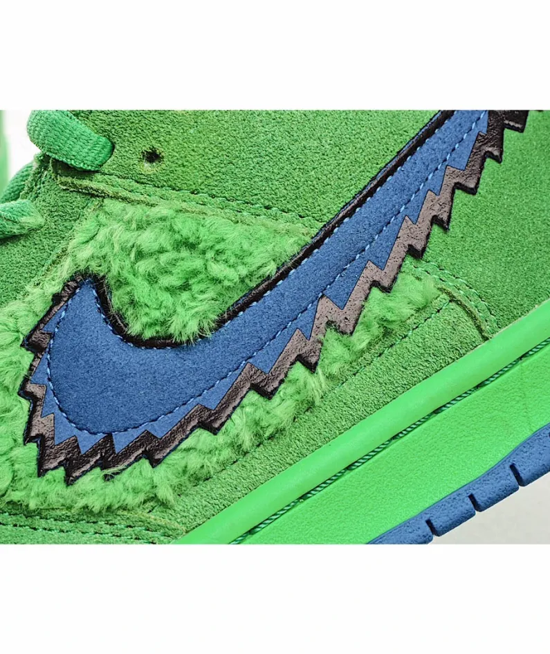 Nike SB Dunk Low Grateful Dead  