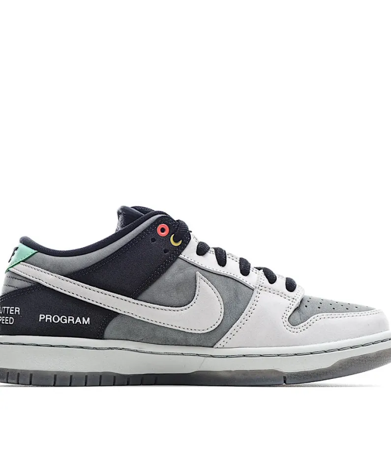 Nike sb dunk "VX1000 Comcorder" black, white and gray