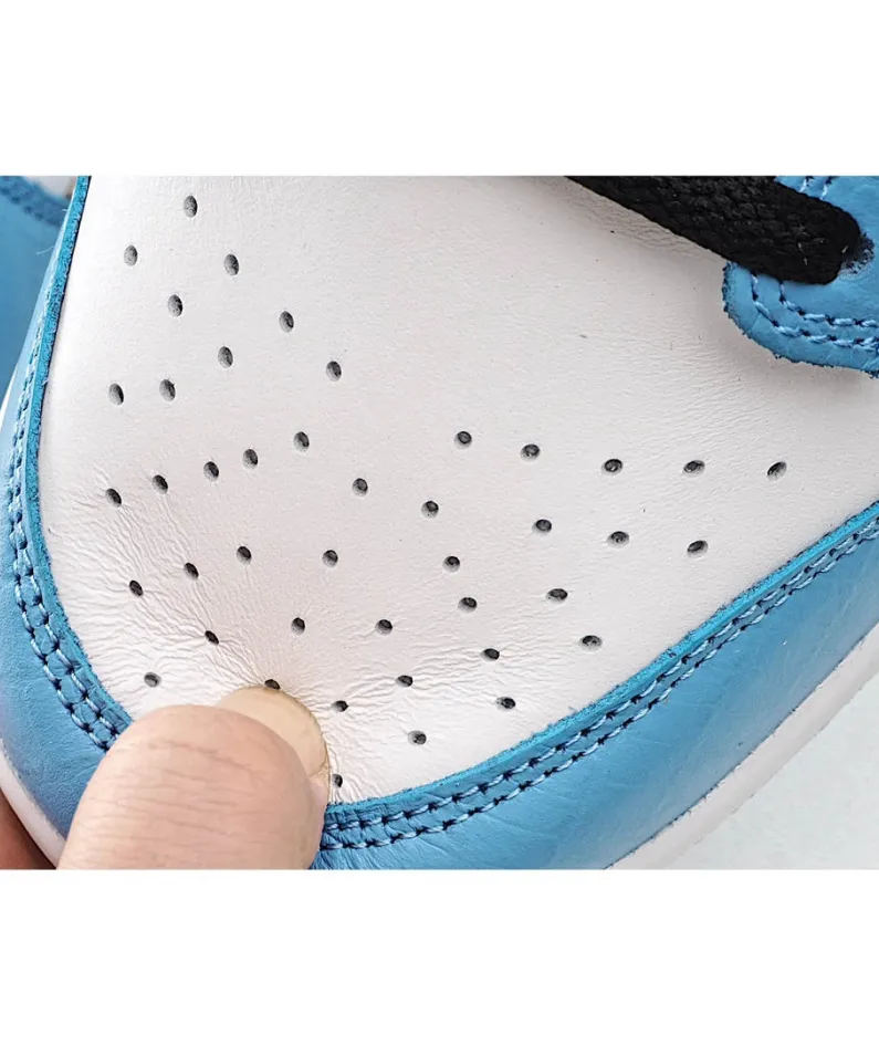 Nike SB Low Dunk Supreme x Nike North Carolina Blue