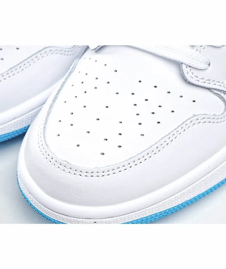 Wmns Air Jordan 1 Mid 'UNC'