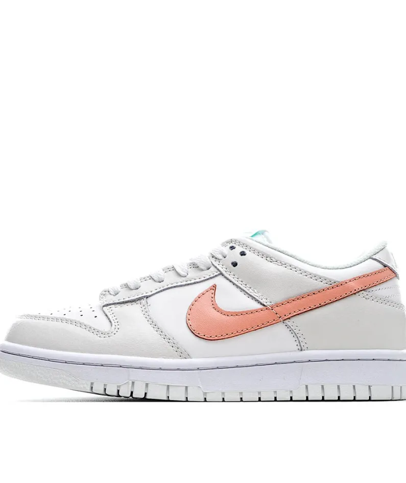 Nike Dunk SB Low Sneakers