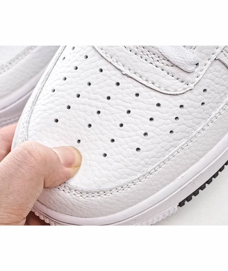 Nike Air Force 1 07 Low Low Top Sneakers