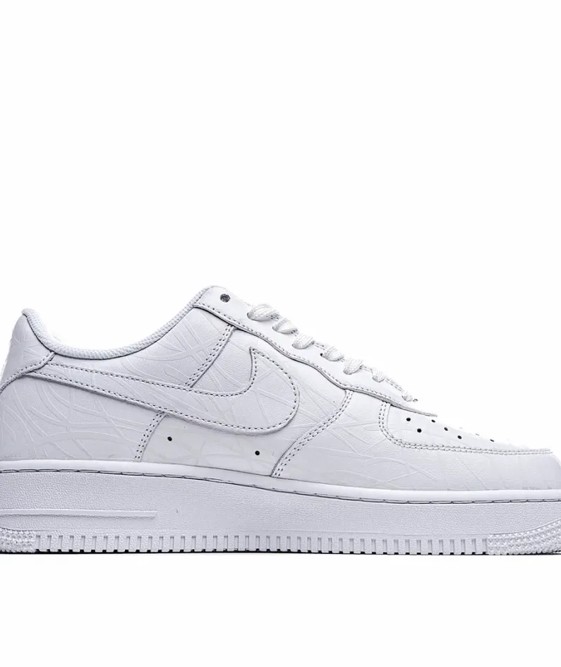 Nike Wmns Air Force 107White/Noctilucente Low-Top Sneakers