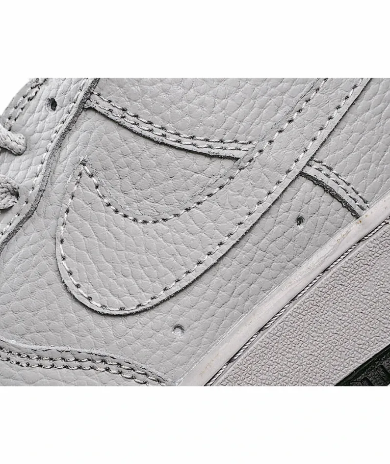 Nike Air Force 1 07 Low Low Top Sneakers
