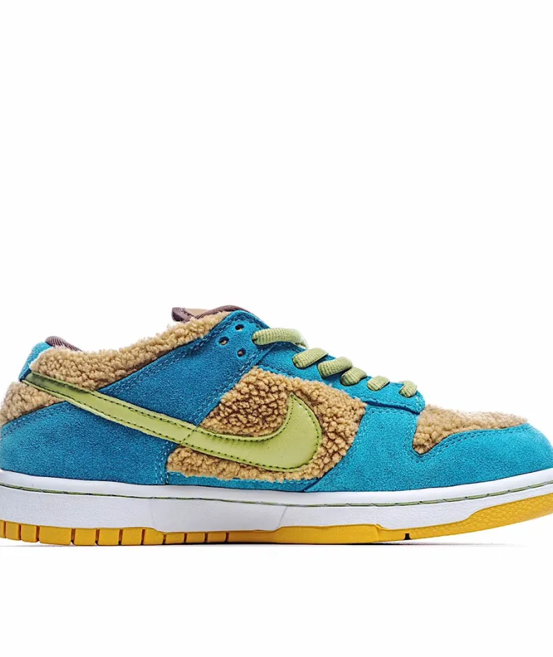 Nike SB Dunk Low Low-Top Sneakers
