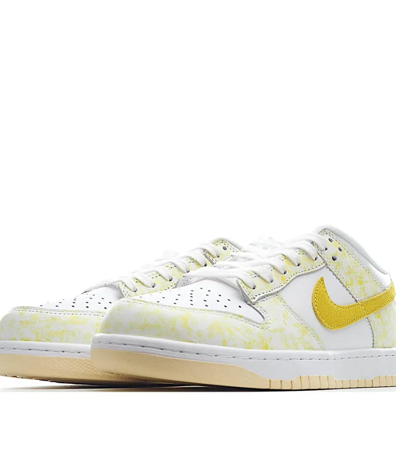 Nike SB Dunk Low GSYellow StrikeY Low Top Sneakers