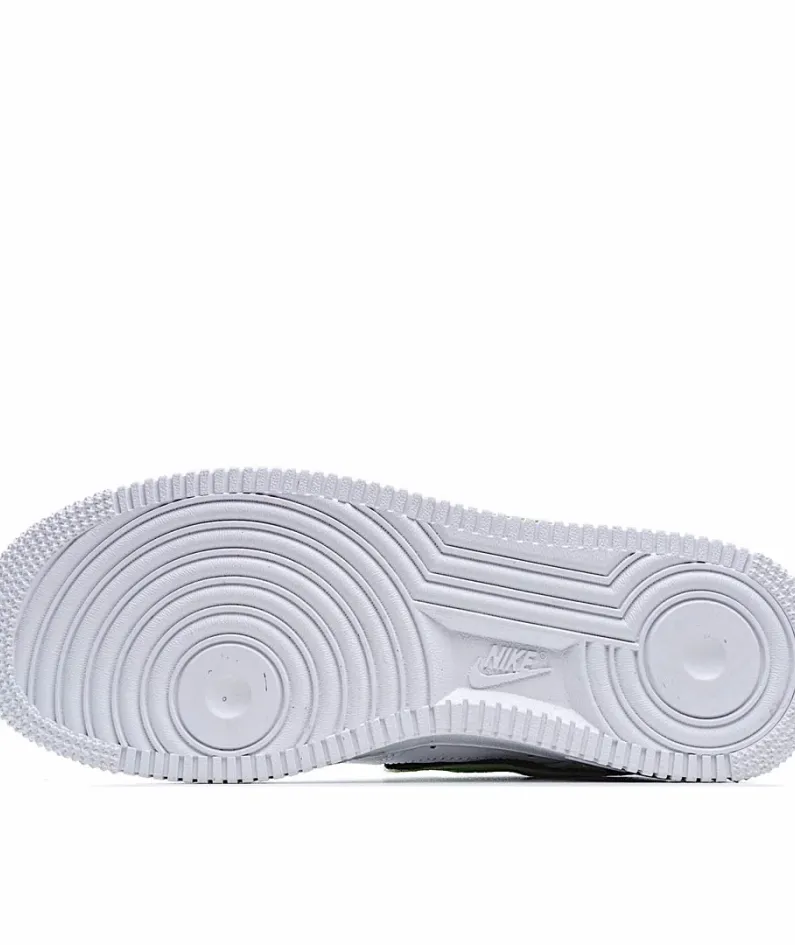 Nike Air Force 1 07 LV8 Sneakers
