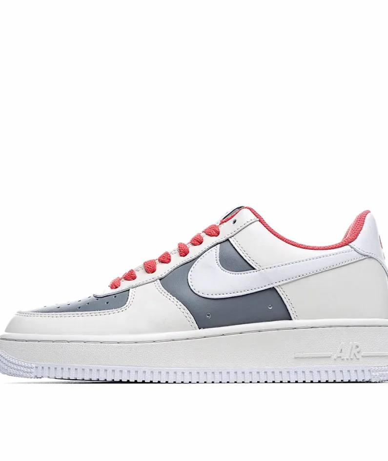 Nike Air Force 1 07 Low Top Sneakers