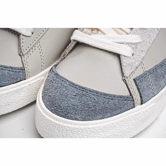 Nike Blazer Mid VNTG High-Top Sneakers
