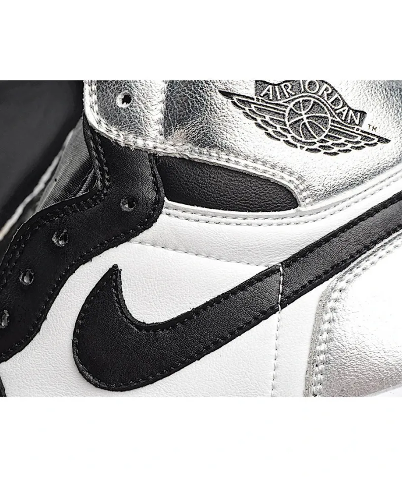 Wmns Air Jordan 1 Retro High OG 'Silver Toe'