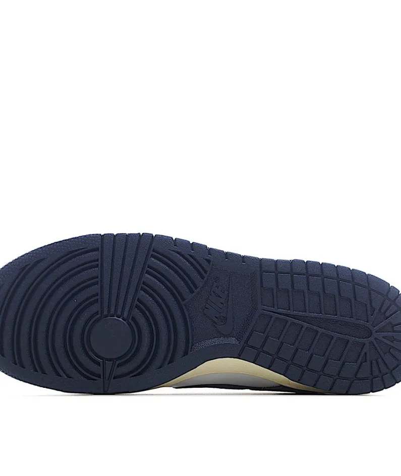 Nike Dunk Low Low-Top Sneakers