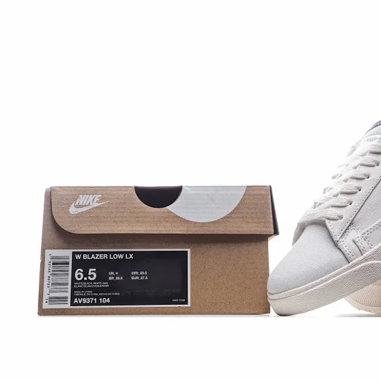 Nike Blazer Low LX Sneakers