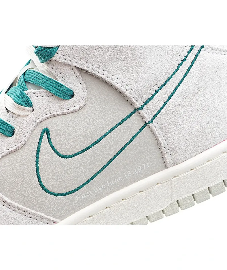 Nike DUNK HI SE