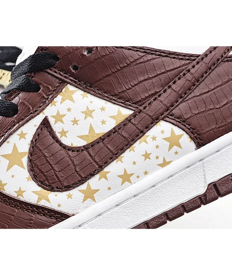 Supreme x  Nike SB Dunk Low