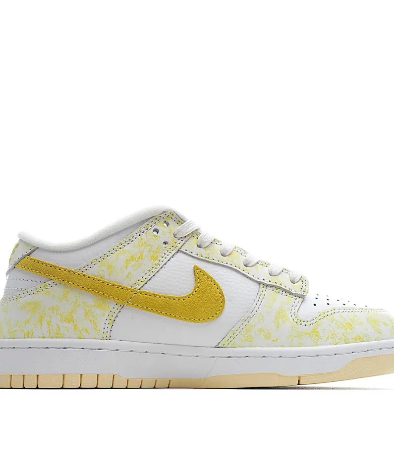 Nike SB Dunk Low GSYellow StrikeY Low Top Sneakers